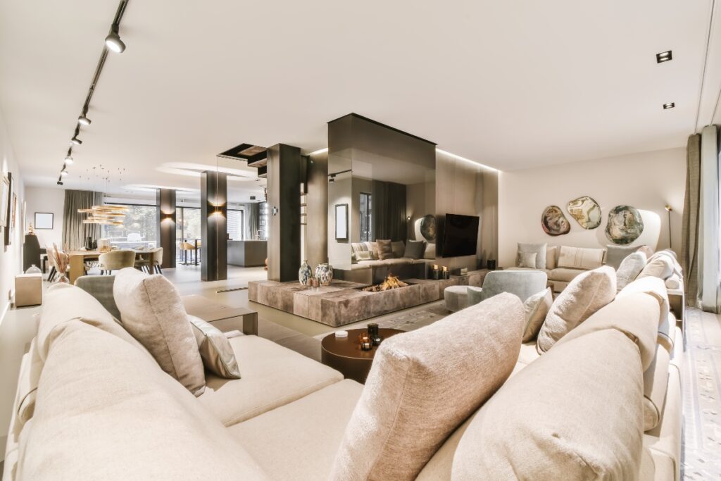 Woonkamer met warme kleuren